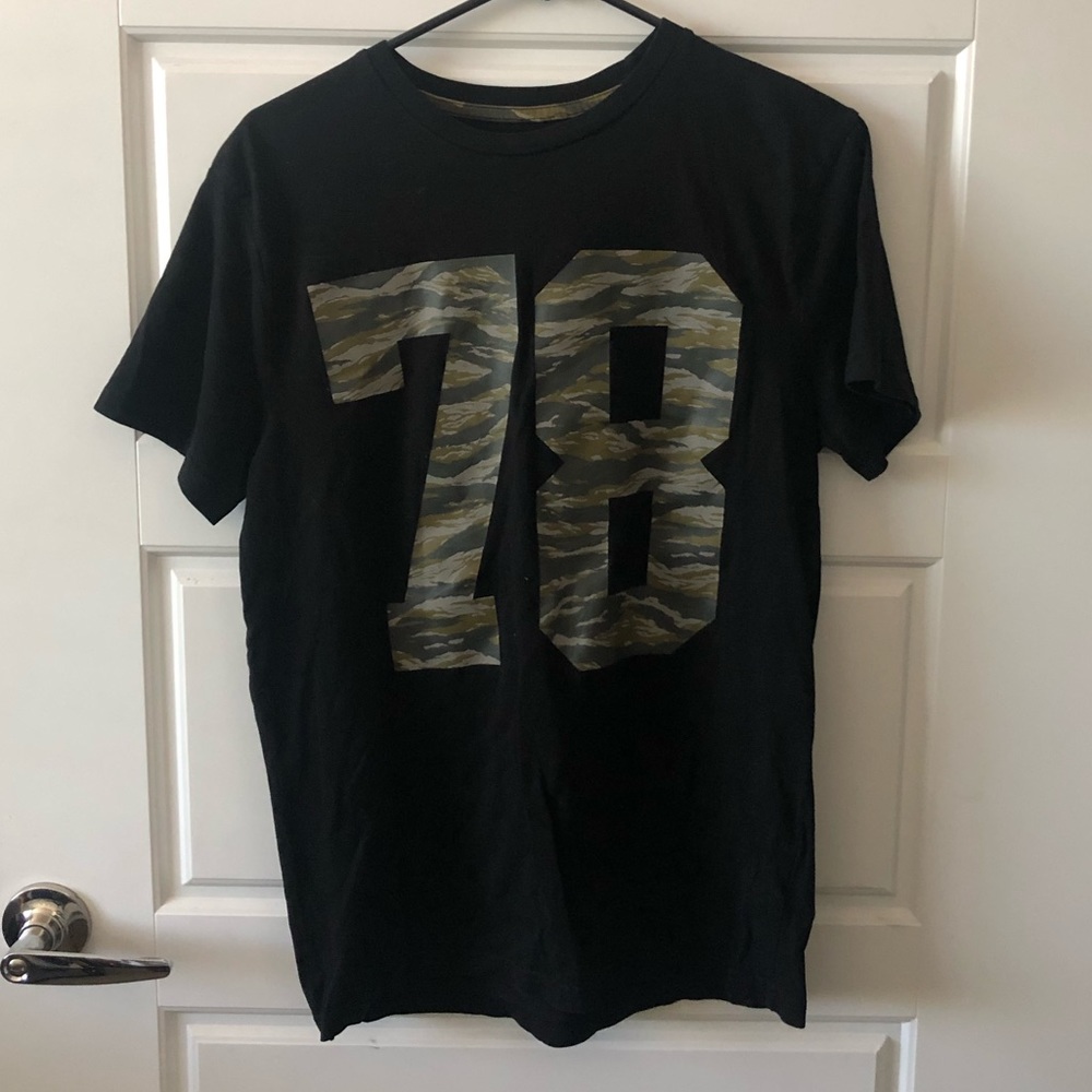 Men’s graphic tee